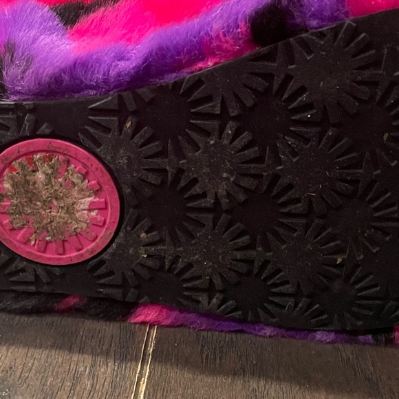 Women’s UGG Fluff Yeah plaid and pink plush slippers #UGG #Slippers 10 EUC - Picture 5 of 7